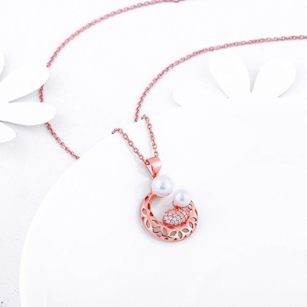 Rose Gold Pearlescent Cuddle Pendant With Link Chain Fashion