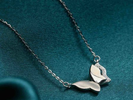 A Peeking Butterfly Necklace (Silver) For Sale